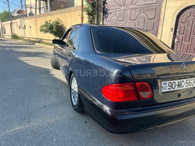 Mercedes E 200-8