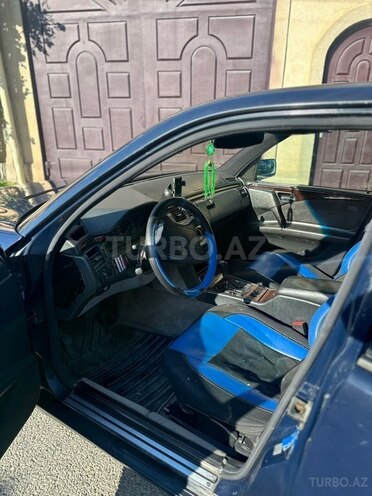 Mercedes E 200-10