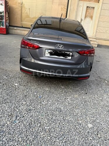 Hyundai Accent-2