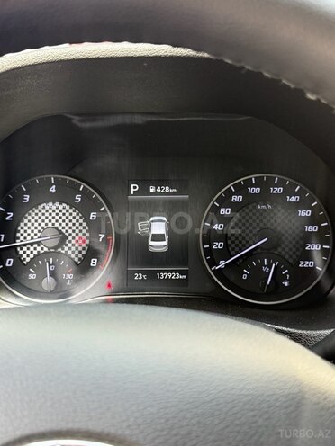 Hyundai Accent-7
