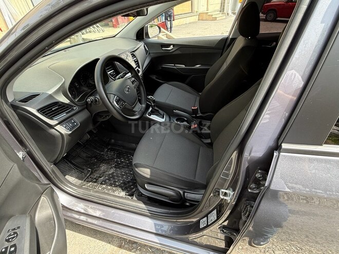 Hyundai Accent-6