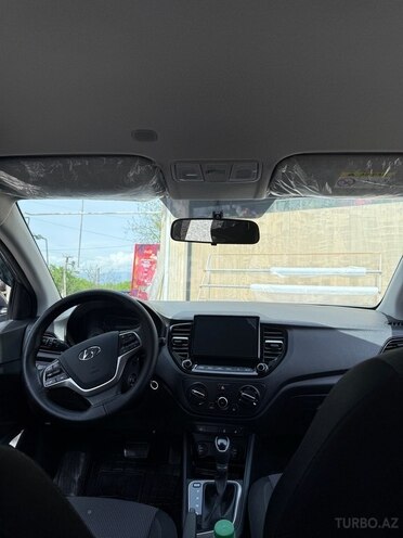 Hyundai Accent-9