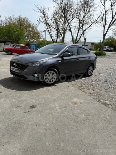 Hyundai Accent-1