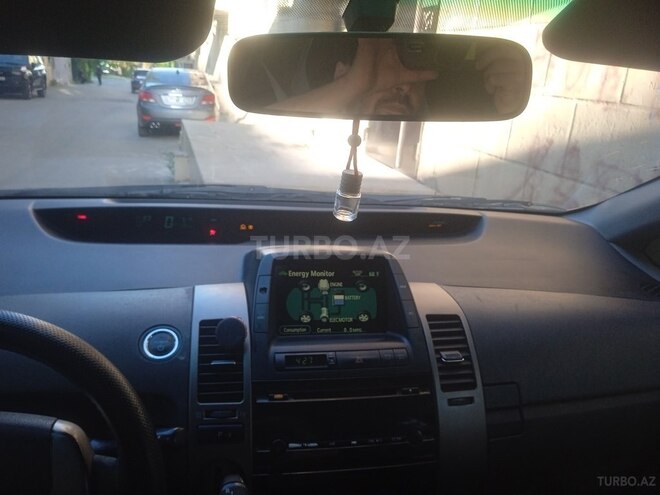 Toyota Prius-4