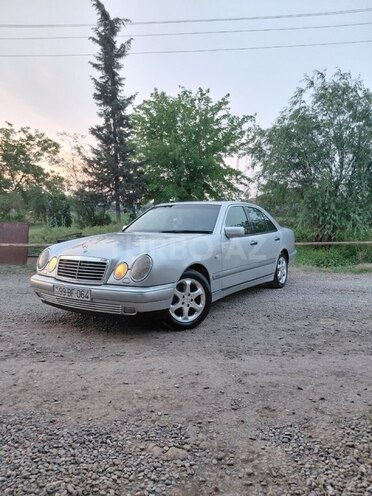 Mercedes E 240-2