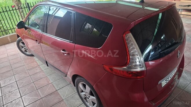 Renault Grand Scenic-4