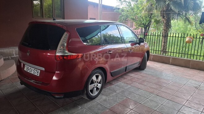 Renault Grand Scenic-5
