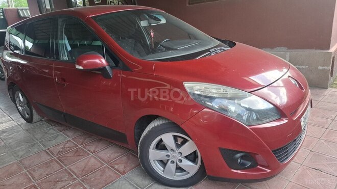 Renault Grand Scenic-1