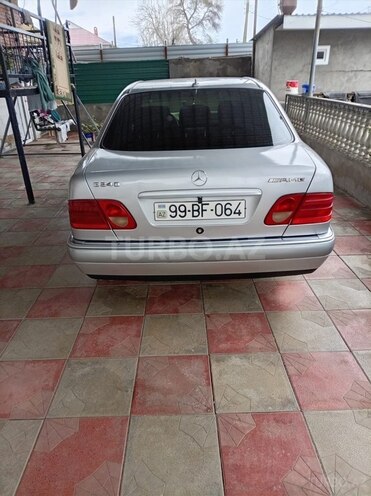 Mercedes E 240-4
