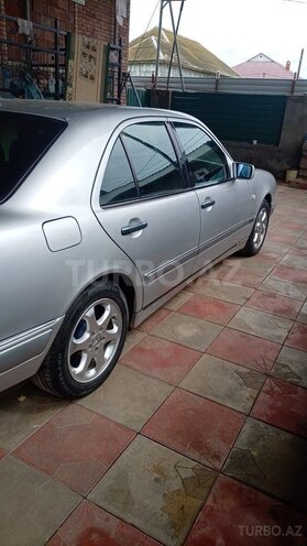 Mercedes E 240-7