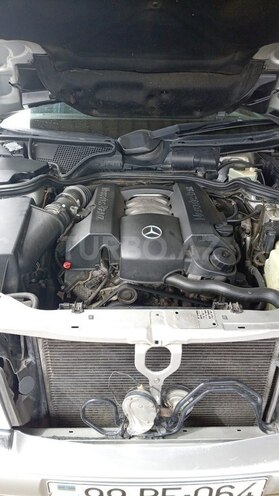 Mercedes E 240-10