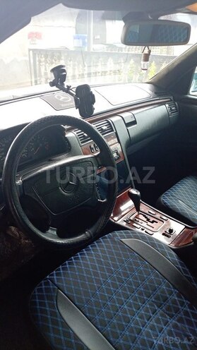 Mercedes E 240-12