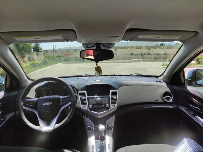 Chevrolet Cruze-13
