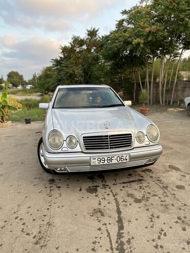 Mercedes E 240-16