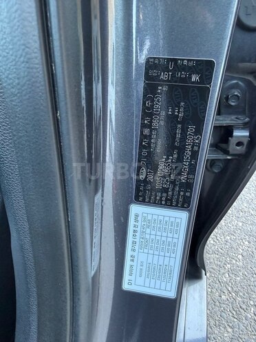 Kia K5-21