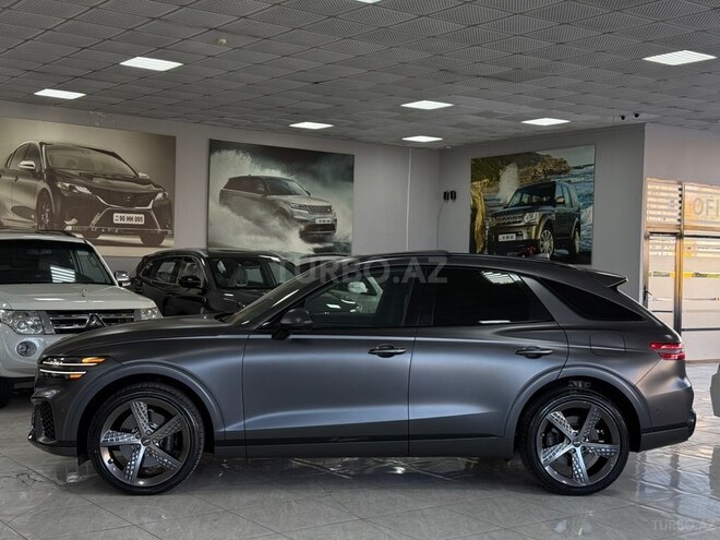 Genesis GV70-13