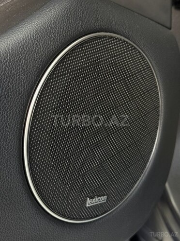 Genesis GV70-26