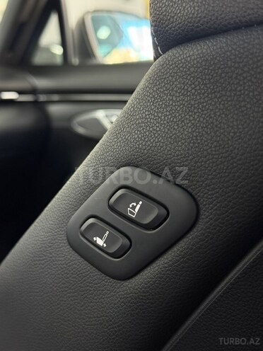 Genesis GV70-31