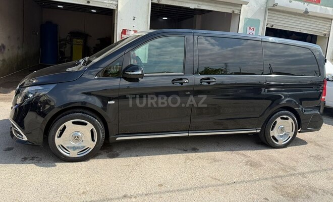 Mercedes Metris-13