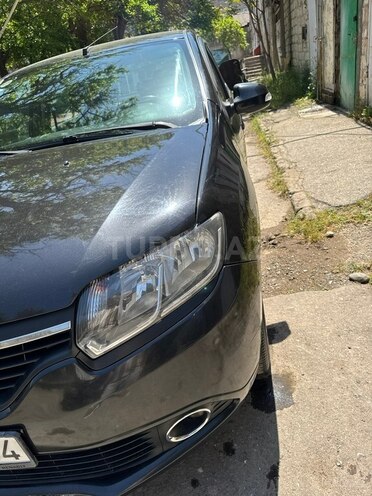 Renault Logan-10