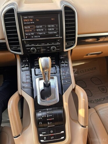 Porsche Cayenne-5