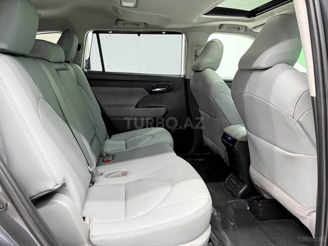 Toyota Highlander-12