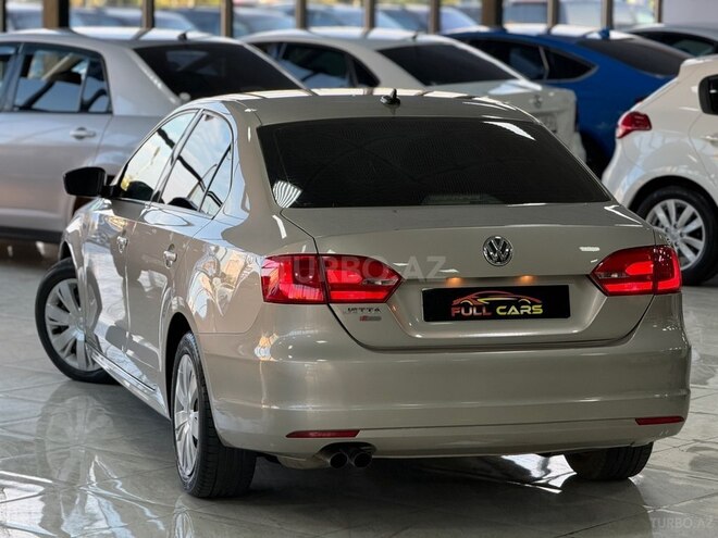Volkswagen Jetta-5