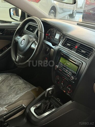 Volkswagen Jetta-14