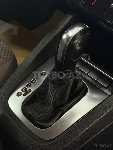 Volkswagen Jetta-16