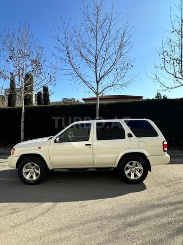 Nissan Pathfinder-2