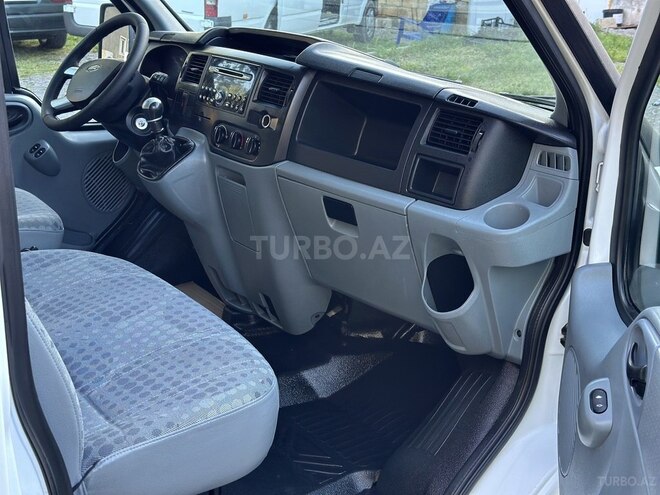 Ford Transit-13