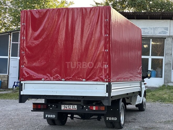 Ford Transit-10