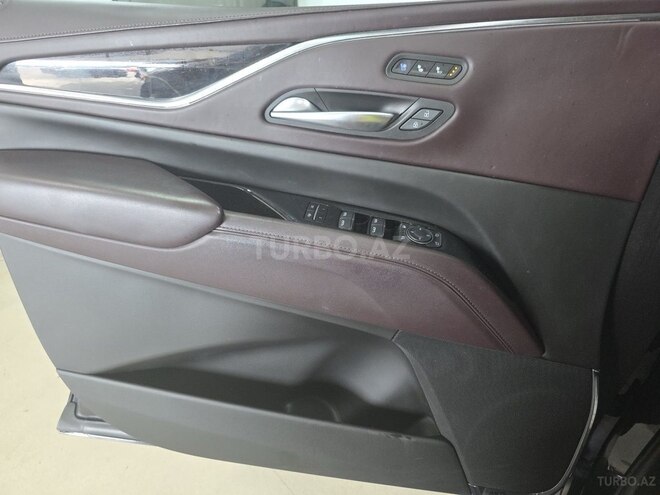 Cadillac Escalade-13