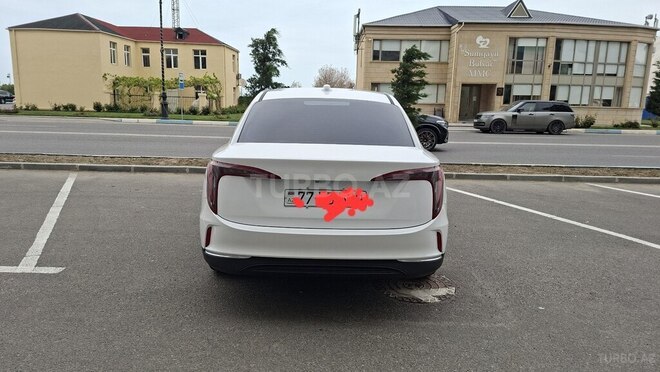 Hongqi E-QM5-3