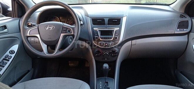 Hyundai Accent-7