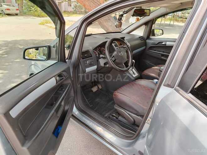 Opel Zafira-5