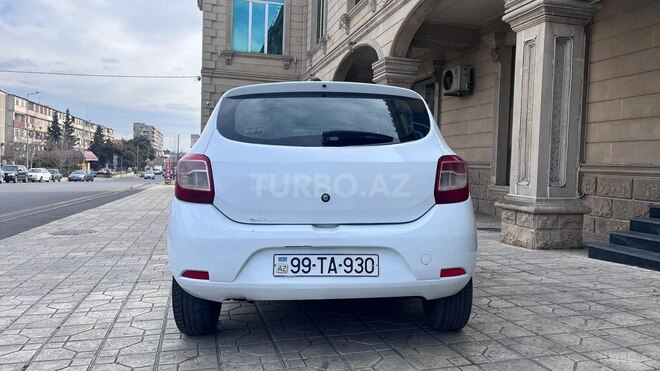 Renault Sandero-14
