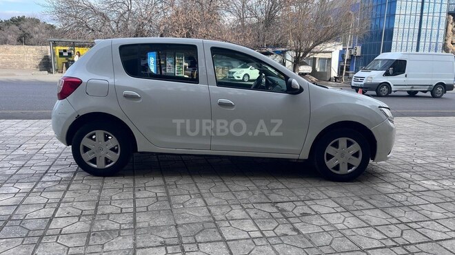 Renault Sandero-15