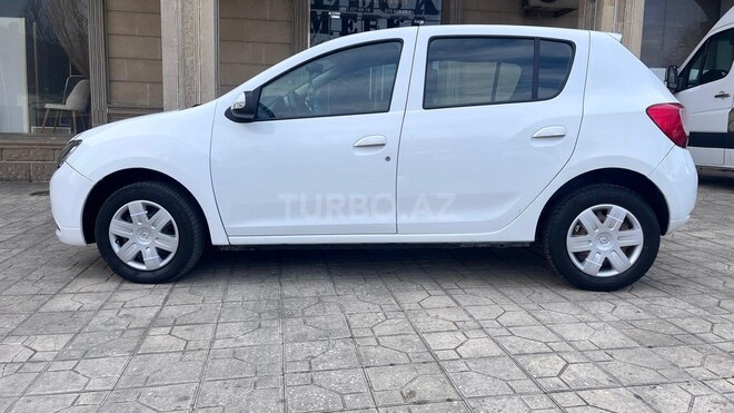 Renault Sandero-13