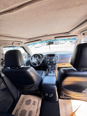 Mitsubishi Pajero-5