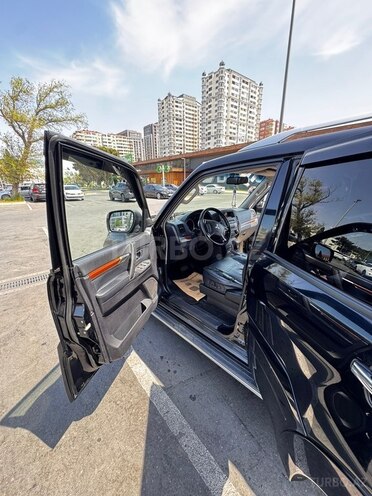 Mitsubishi Pajero-10