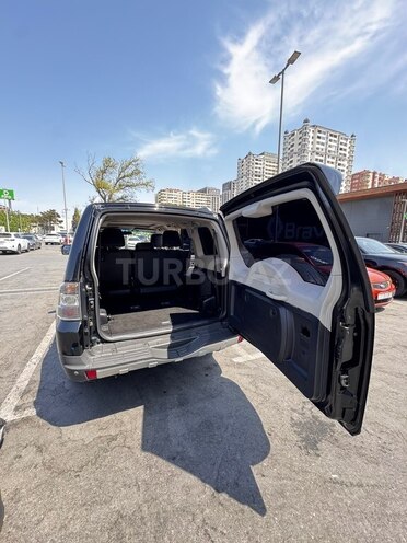 Mitsubishi Pajero-8