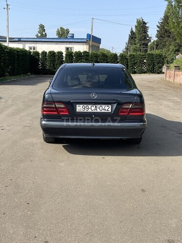 Mercedes E 270-7