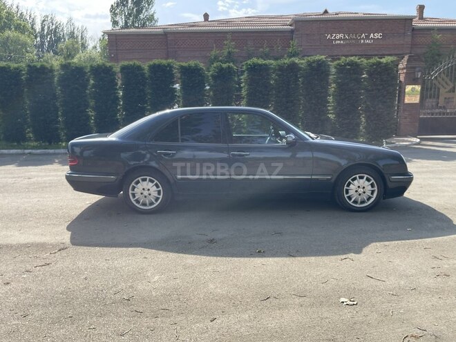 Mercedes E 270-5