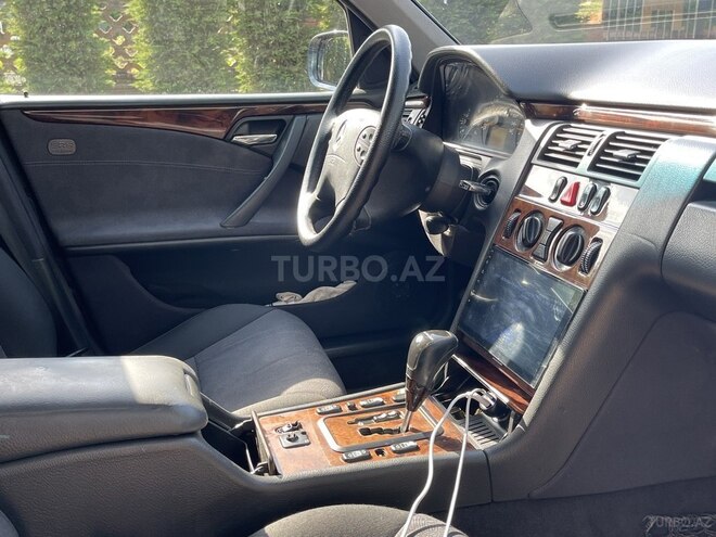 Mercedes E 270-10