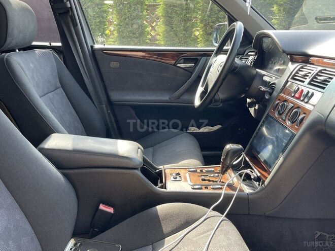 Mercedes E 270-11