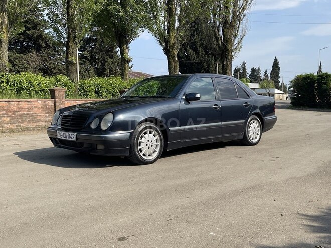 Mercedes E 270-3