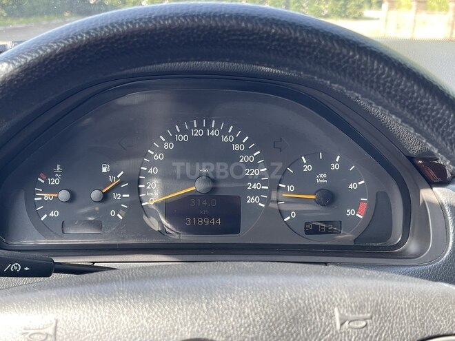 Mercedes E 270-15