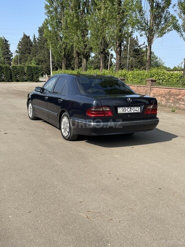 Mercedes E 270-6