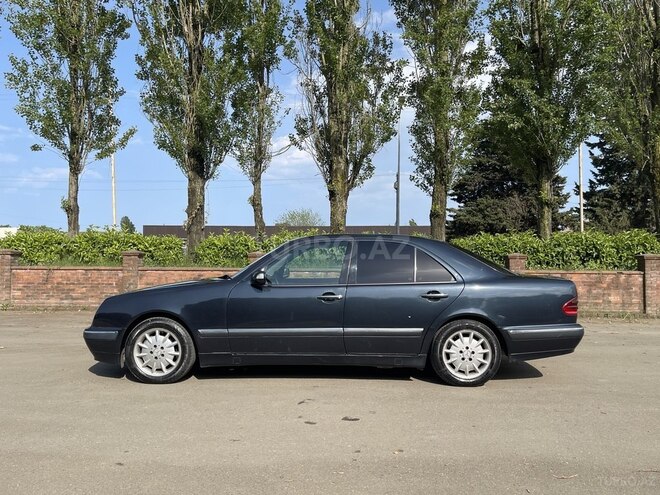 Mercedes E 270-4